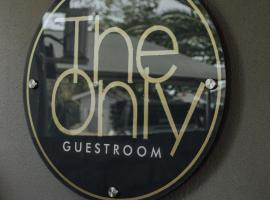 The Only Guestroom，位于卡图的酒店