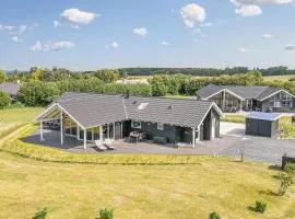 Four-Bedroom Holiday Home With A Fireplace In Bogense