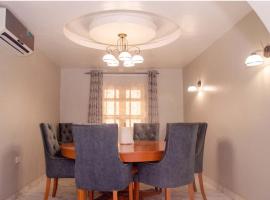 Lovely four-bedroom Villa in Owode Ibese, Ikorodu，位于Ikorodu的酒店