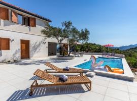 Gorgeous Home In Ploce With Heated Swimming Pool，位于普洛切的酒店