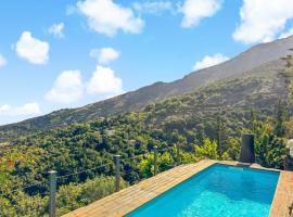 Ikaria View Resort and Villa with Pool，位于Arethousa的酒店