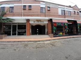 Hotel Frutas del Lago，位于Caucasia的酒店