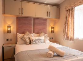 18 Ocean Terrace Lodge - 2 Bed-Sleeps 4-TJS18OT，位于伍拉科姆的酒店