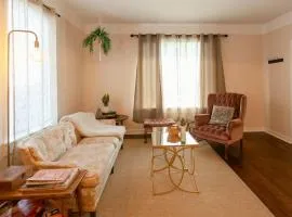 Classic & Cozy Apartments - Parking & Close To Dw