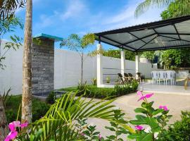 Casa villa con Jacuzzi, tobogán y BBQ，位于卡门阿皮卡拉的酒店