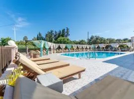 Sandy Beach Complex - Poolside Studios & Seaside Apartments