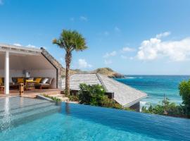 Spacious Villa with True Architectural Gem，位于Toiny的酒店