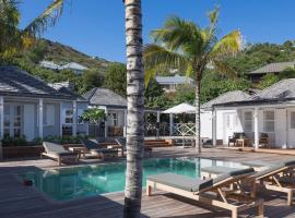 Charming Villa with Lovely Swimming Pool，位于Toiny的酒店