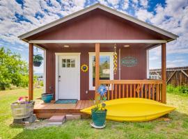 Skydance Cabin in Polson, 5 Mi to Flathead Lake!，位于波尔森的酒店