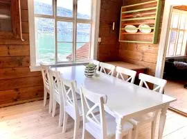 Stryn - Faleide - hus ved fjorden