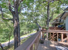 Townhouse at the Mouth of Drowning Creek!，位于Eucha的酒店