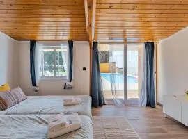 Wake up with the Sea Breeze- House with pool AP2