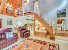 Tennessee Cabin Getaway Near Dale Hollow Lake!，位于Frogue的酒店