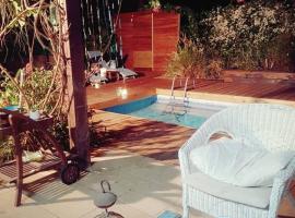 Super nice villa with pool 10 min from Natania，位于Kefar Yona的酒店