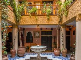 里亚德赞纳莫加多尔酒店，位于马拉喀什的摩洛哥传统庭院
