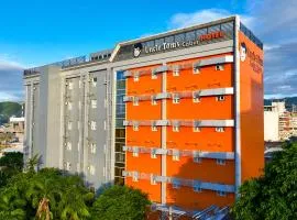 Tom's Cabin Hotel