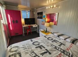 C3 Save money budget affordable cabin with comfort! Cabin 3，位于奥克兰的酒店