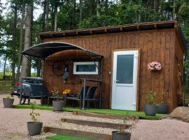 Les Pichies, Logement insolite, Tiny House de Julia，位于Saint-Léger-sur-Vouzance的酒店
