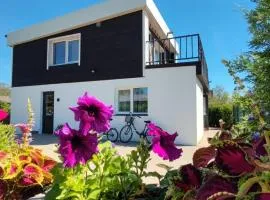 4 Bedroom House with Playground, BBQ & Free Parking