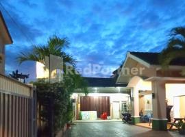 Isa Homestay Kudus Mitra Reddoorz，位于Kudus的酒店