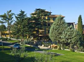 Green Hotel Poggio Regillo，位于弗拉斯卡蒂的酒店