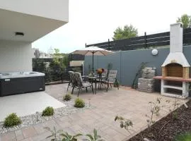 New luxury air-conditioned apartment, with jacuzzi, free parking and gardens