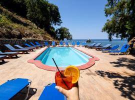 Hotel Kokkino Nero，位于科奇嫩奈隆的酒店