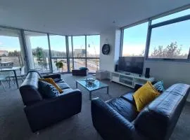 Grand 2BR between ANU and City - Hosted by Canstay