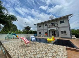 Frey Pool Villa Sattahip，位于梭桃邑的酒店