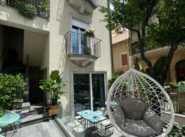 Villa D'Orville luxury suites Taormina，位于陶尔米纳的酒店