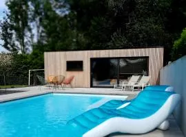 Pool House 85