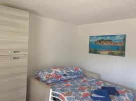 Villa Maremonti - con 3 piscine，位于东塞斯特里的酒店