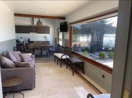 Departamento frente al lago，位于延基韦的酒店