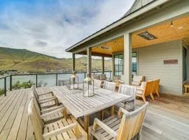 Lake Chelan Lookout Home with Hot Tub and Lake Views