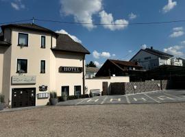 Hotel Zur Linde，位于萨尔路易斯的酒店