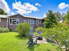 Boathouse and Dock Riverfront Dunnellon Getaway!，位于邓内伦的酒店