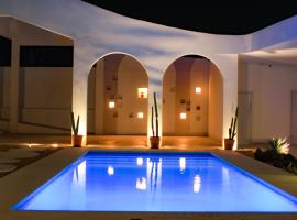 Roka Hotel Boutique，位于博阿维斯塔的带泳池的酒店