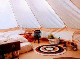 Luna Glamping，位于图兹拉的豪华帐篷