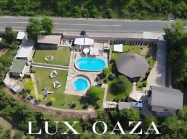 Lux Oaza，位于斯雷姆斯基卡尔洛夫奇的酒店