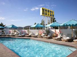 Skyview Los Alamos - 21 & Over Pool，位于洛斯阿拉莫斯的酒店