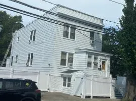 HARPER AVE DIVINE GUEST HOUSe, PRIVATE BATHROOM, FREE PARKING