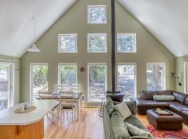 Cedar Grove - Meredith Lodging，位于Nehalem的酒店