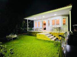 Dina house，位于索佐波尔的酒店