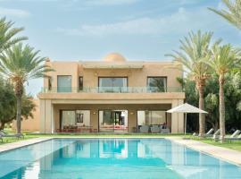 Adnaa - Modern Villa with 2 pools, sauna, hammam, tennis court & home cinema，位于Douar Caïd Layadi的酒店