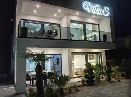 Villa S