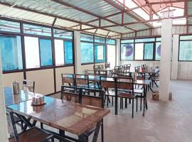 Vasudhara Hotel & Restaurant，位于Pīpalkoti的酒店