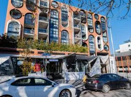 2 Bedroom 2 bath 1 Car on Lonsdale Street