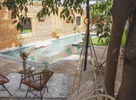 La Domitia - Maison d'hôtes, massages & bien-être，位于Montbazin的酒店