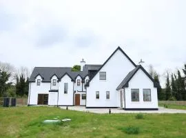 2BR Meadow View House close to Donegal Golf Club
