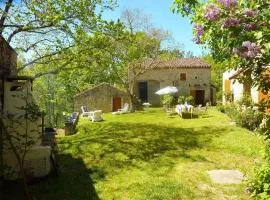 Maison charmante à Les Junies avec vue sur jardin